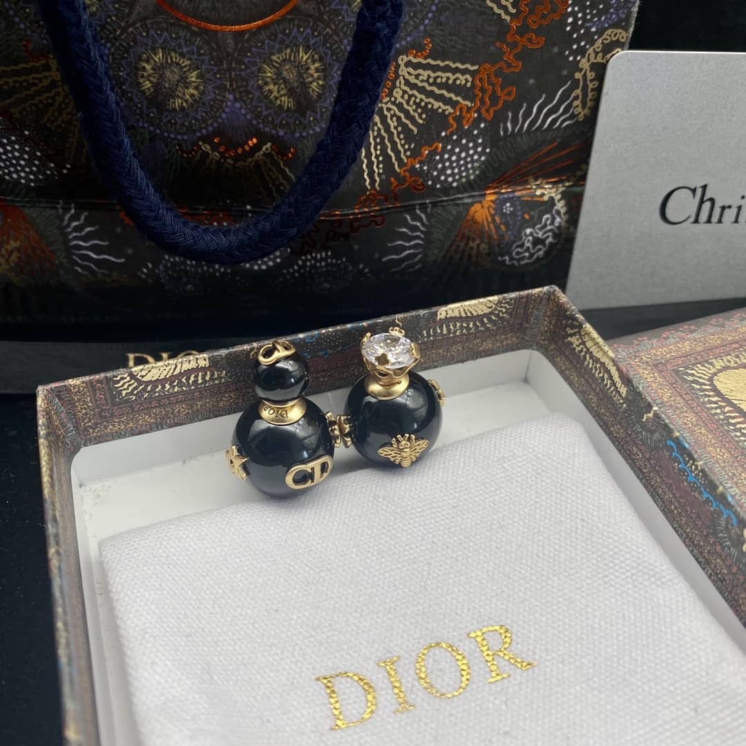7 Star Chr1st1an D10r Earring