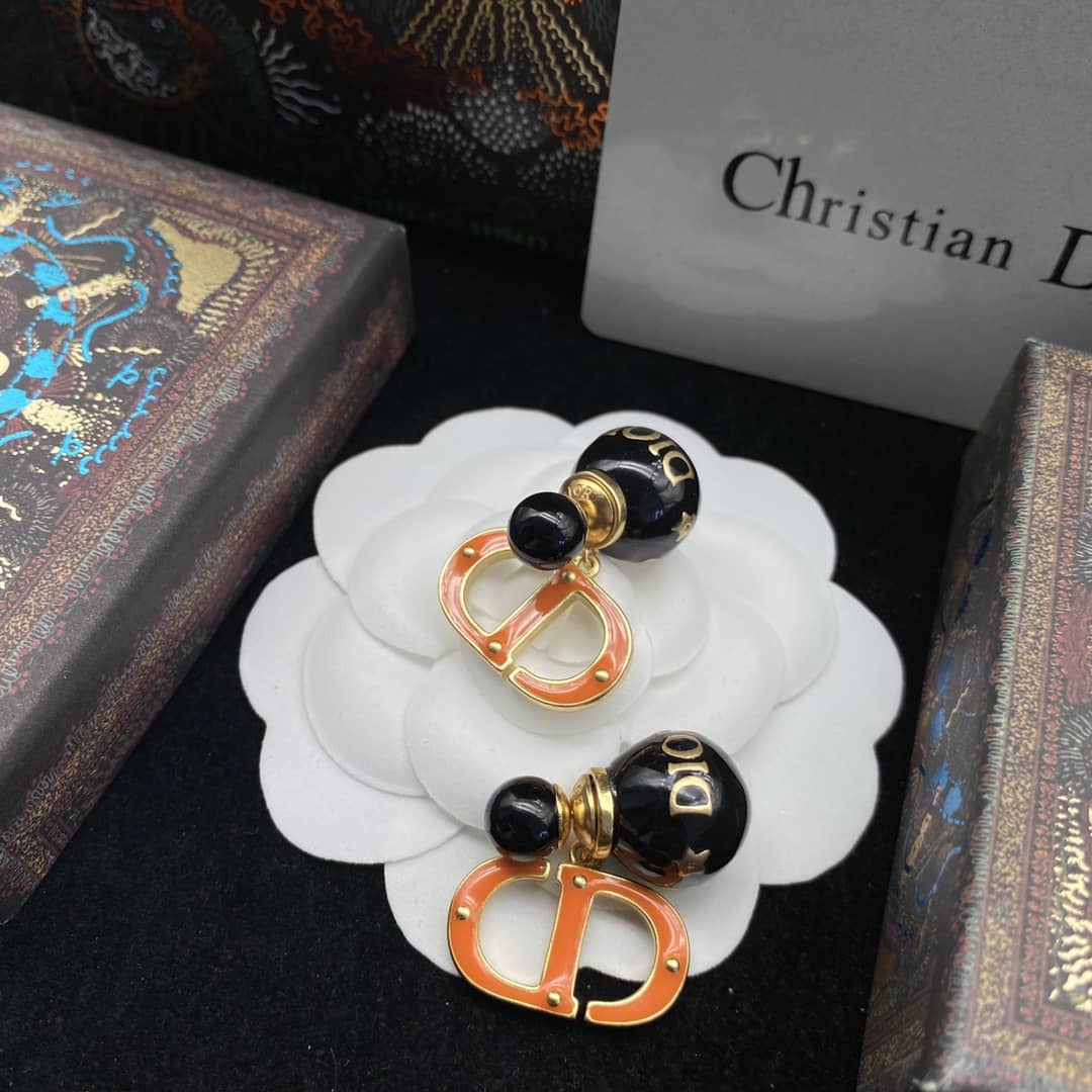 Best Chr1st1an D10r Classic Earring