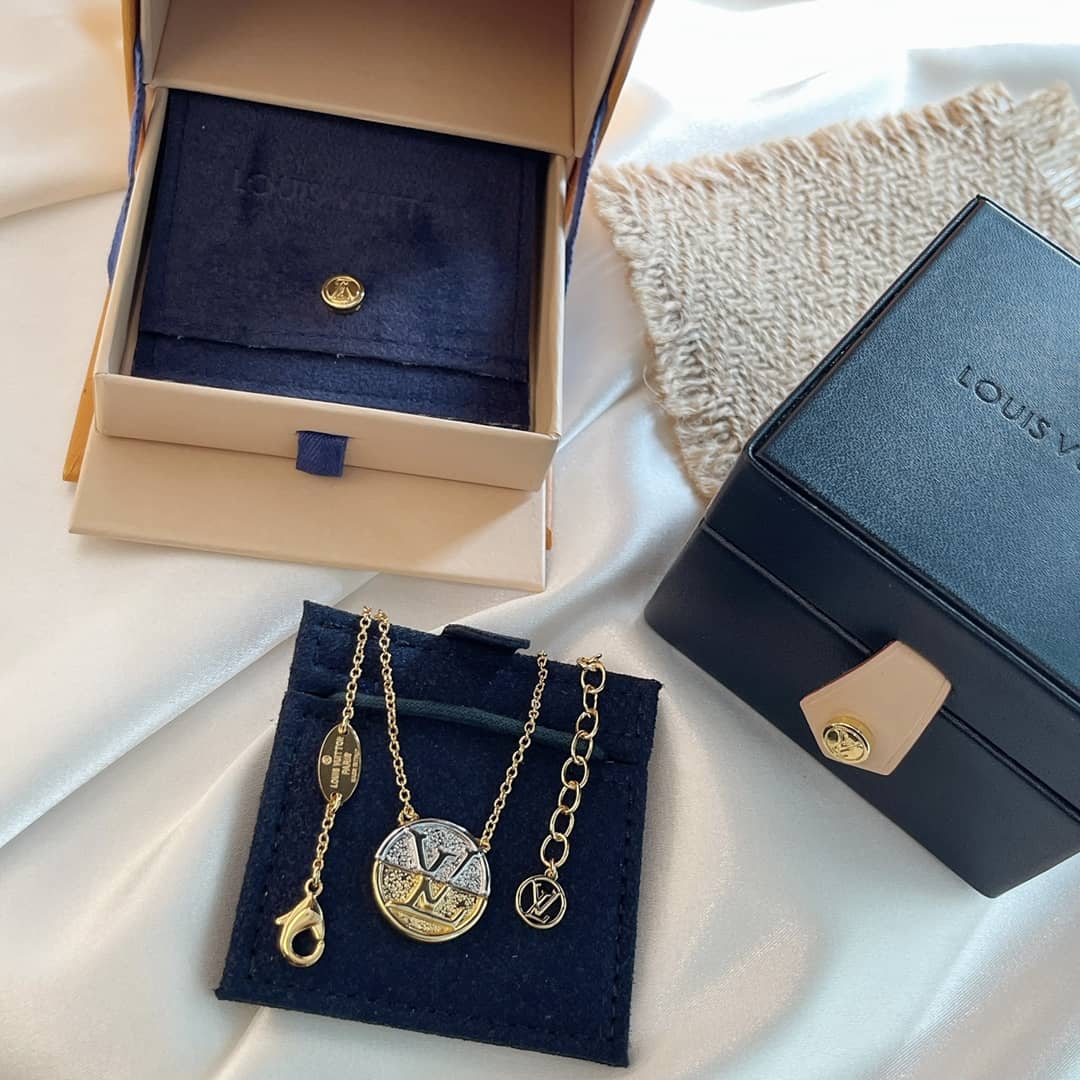 Wholesale L0vis Vvtt0n AAA+ Necklace