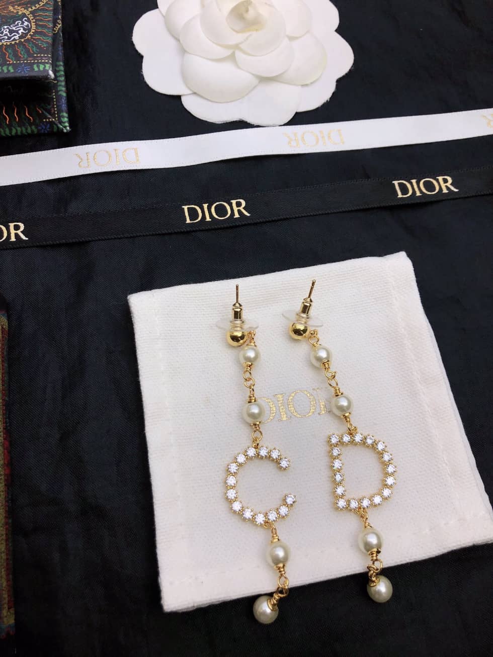 Best Chr1st1an D10r Classic Earring