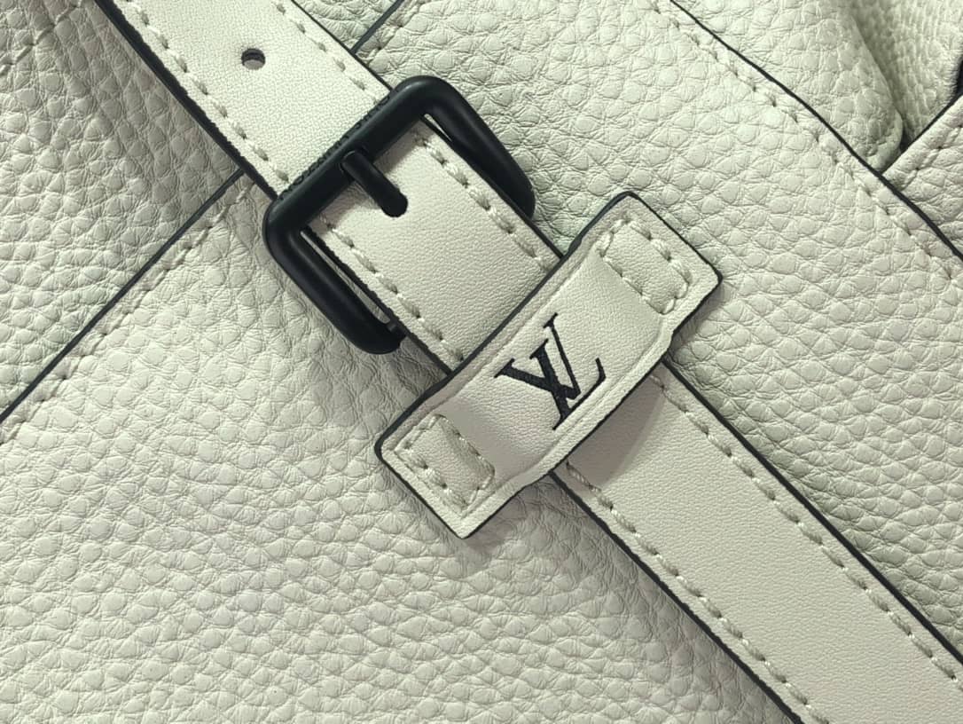 L0vis Vvtt0n Christopher Tote Replica M58479