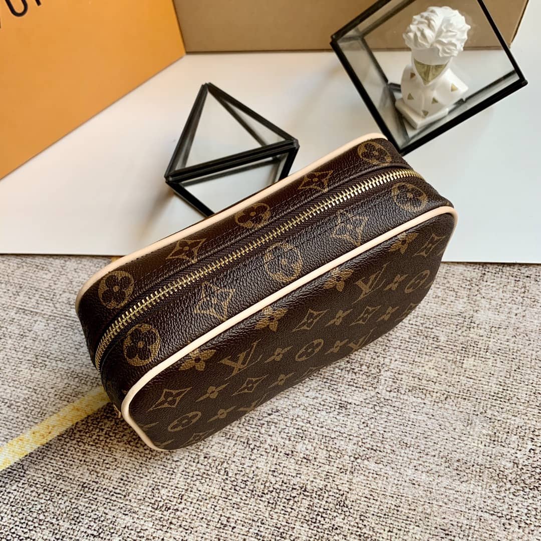 L0vis Vvtt0n Monogram Trousse Toilette Clutch Replica M47522
