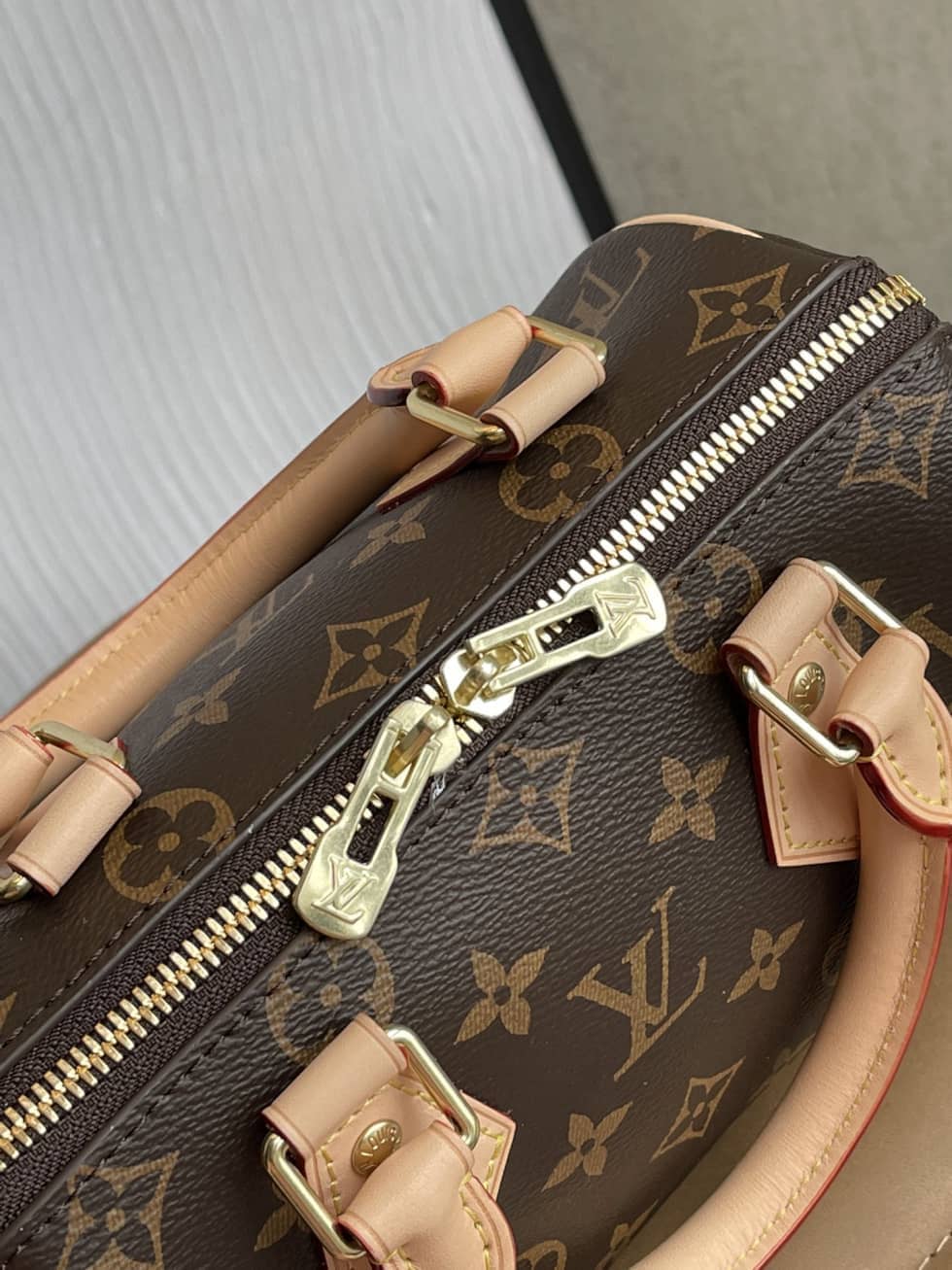 L0vis Vvtt0n Speedy Bandouliere 20 M45948 Replica Shoulder Bag