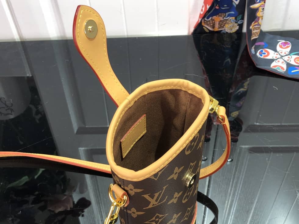 L0vis Vvtt0n Fold Me Pouch Monogram Brown M80874 Replica Bucket Bag