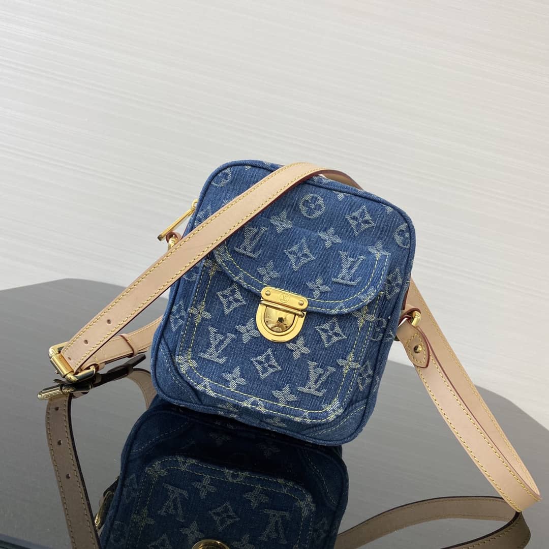L0vis Vuittton Denim Monogram Vachetta Trim Camera Bag