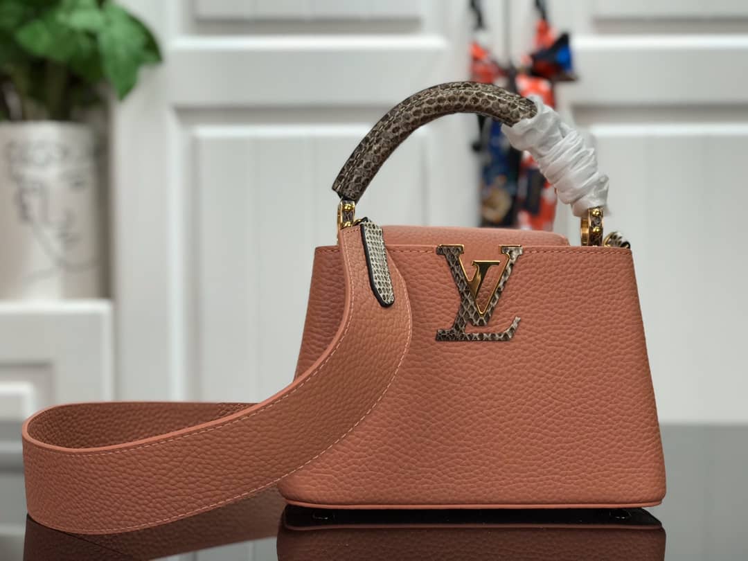 L0vis Vvtt0n Capucines MM Taurillon Leather Tote M94227