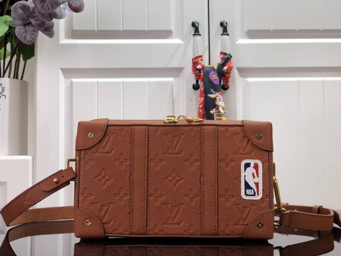 L0vis Vvtt0n Soft Trunk NBA Wearable Replica Crossbody Bag M80549