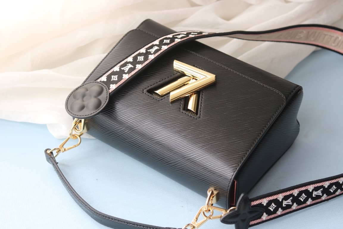 L0vis Vvtt0n Textured Epi Leather Twist Series Bag Black