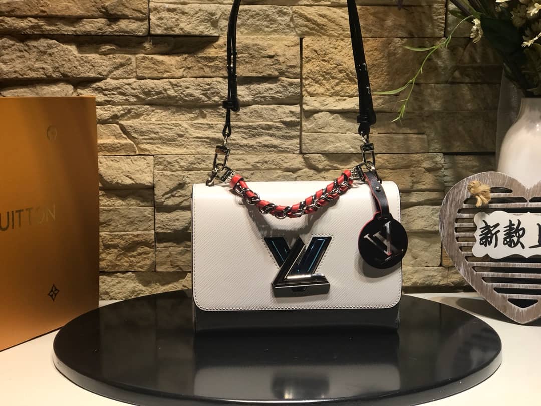 L0vis Vvtt0n Twist MM Bag White M50296 Replica