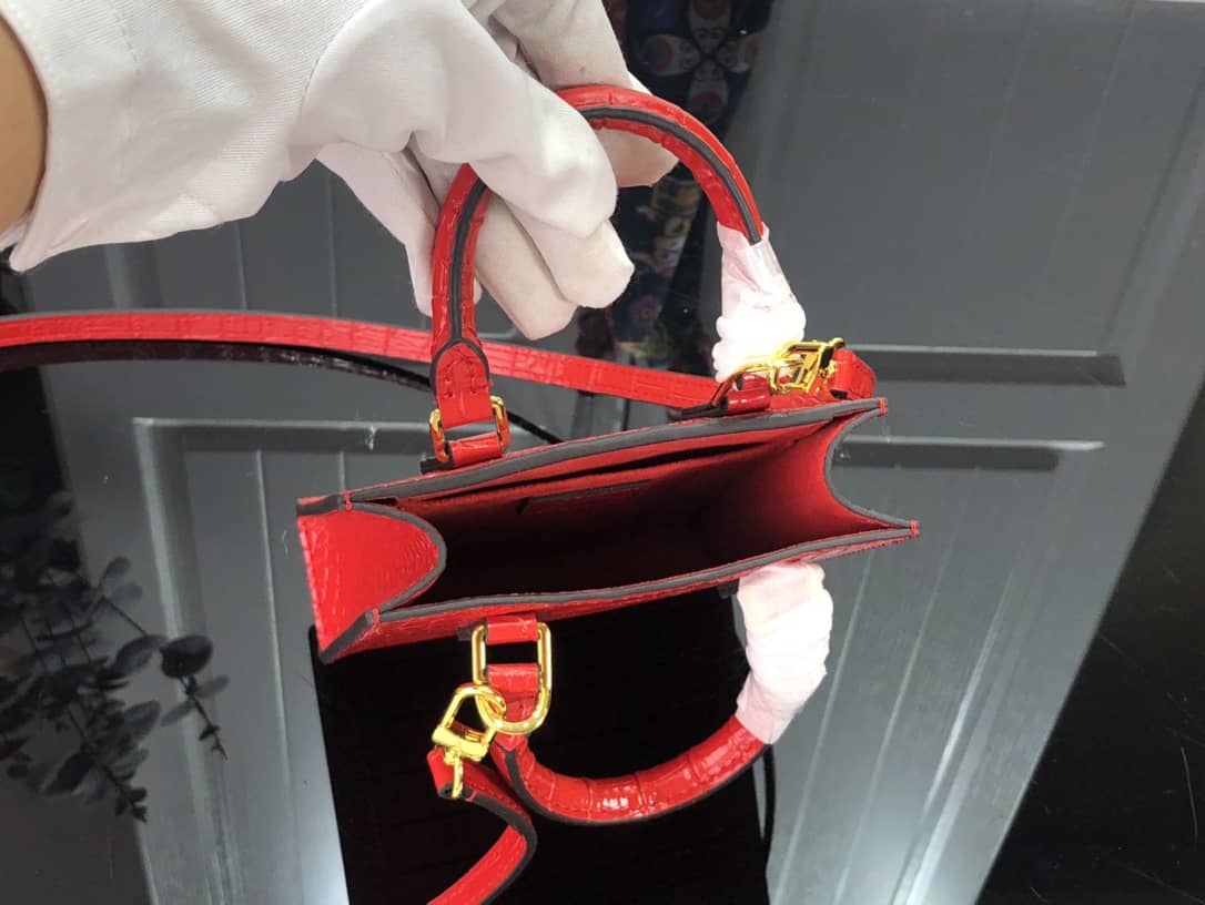 L0vis Vvtt0n Petit Sac Plat Flat Shoulder Bag Replica Red M80169