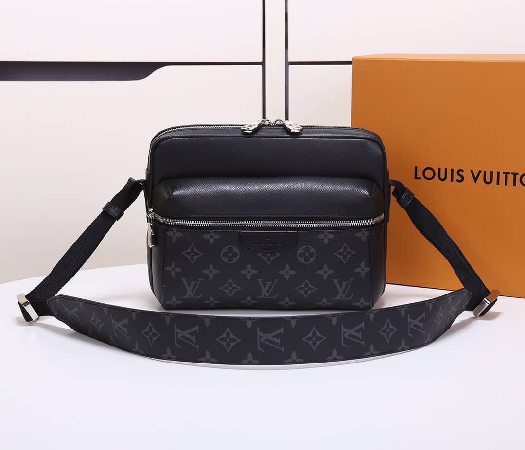 L0vis Vvtt0n Eclipse Outdoor PM Bag M30233 Replica Messenger Bag