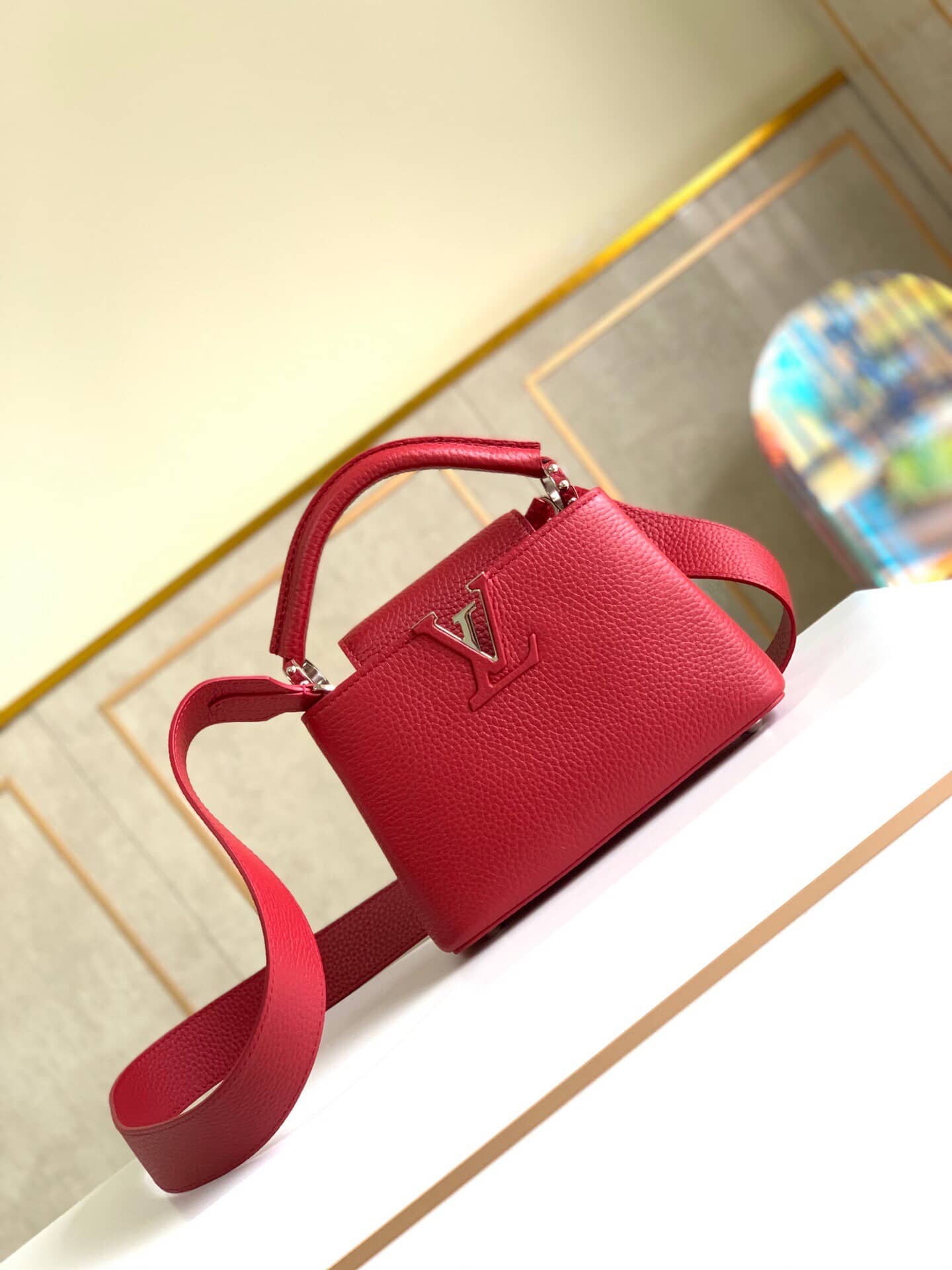 L0vis Vvtt0n Taurillon Leather Capucines Mini Replica Bag Red M55985