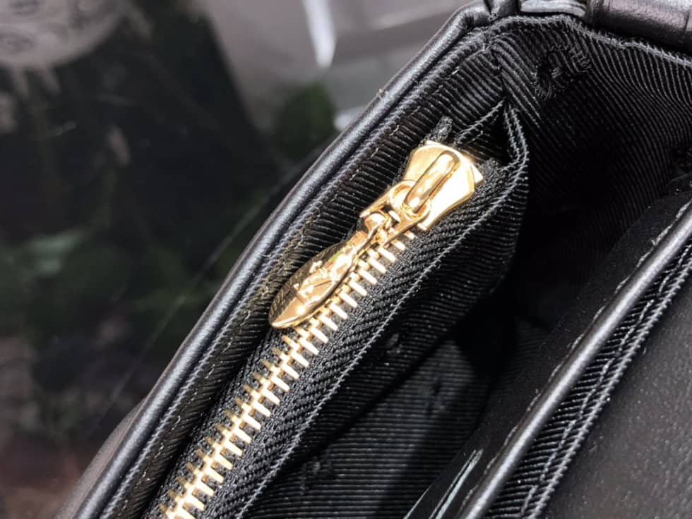 L0vis Vvtt0n Wallet On Strap Bubblegram Black M81399 Replica