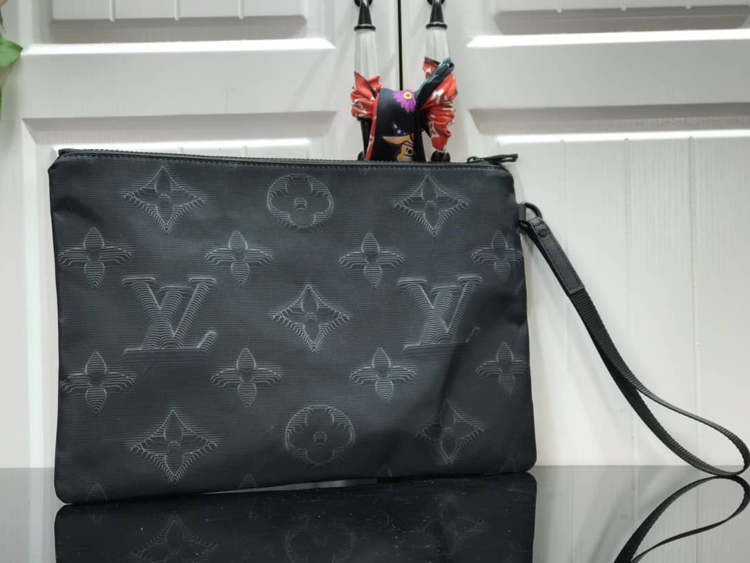 L0vis Vvtt0n Monogram 3D 2054 Reversible Replica Pouch M80142