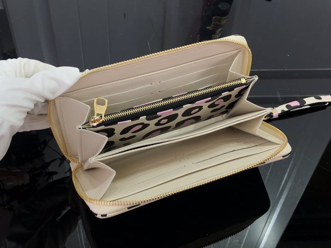 L0vis Vvtt0n Monogram Empreinte Leather with Animal-Print Zippy Wallet Replica White M80680