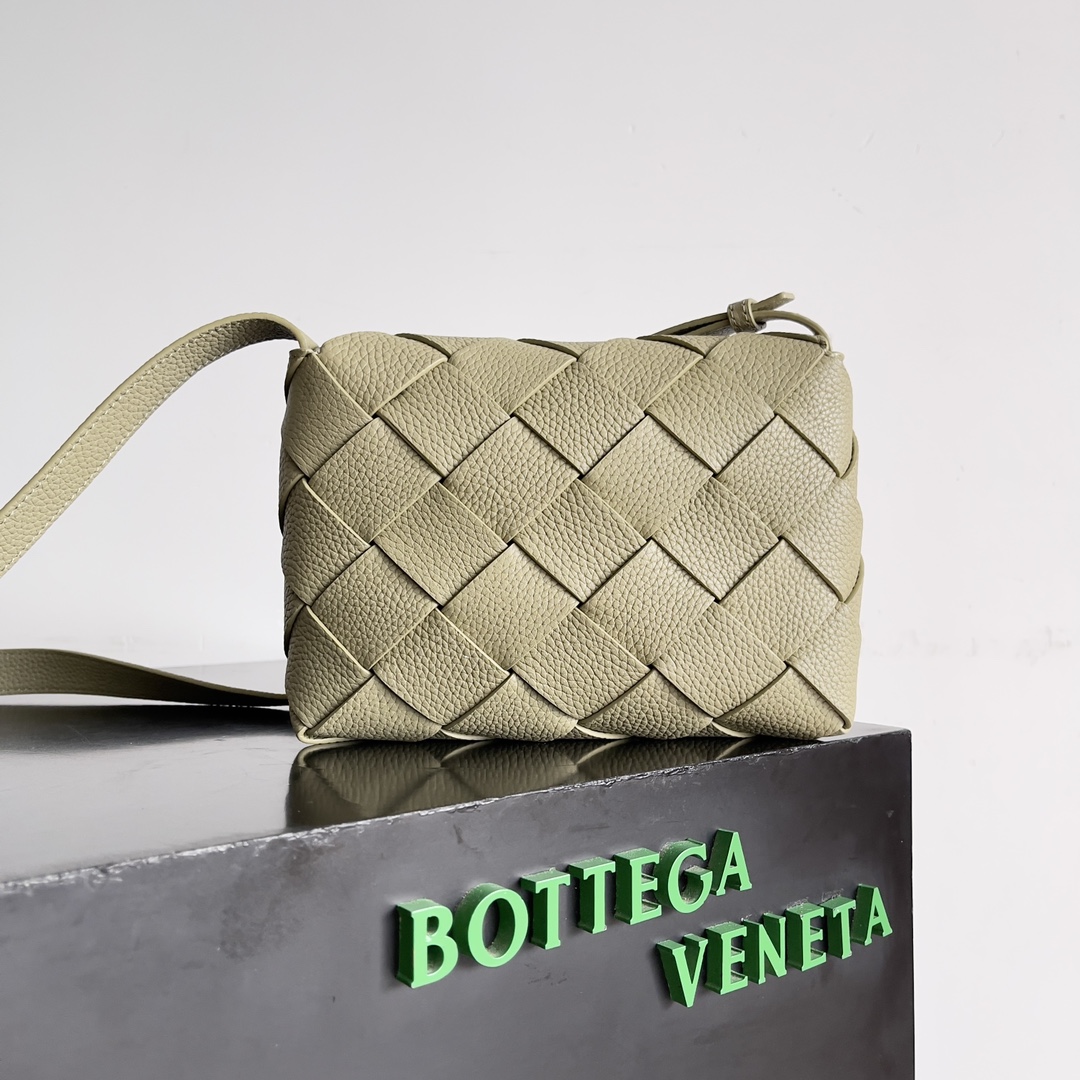 B0tt*ga Ven*ta Woman