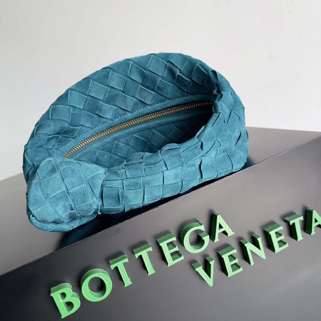 B0tt*ga Ven*ta Woman