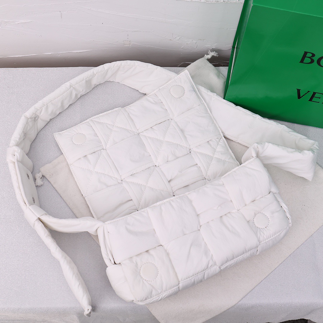 Best Replica B0tt*ga Ven*ta Bags(ColaReps)